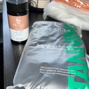 Self tanner mousse with glove - brand new